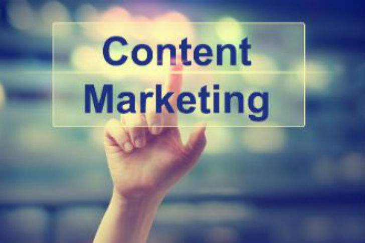 Hand pointing to content marketing sign