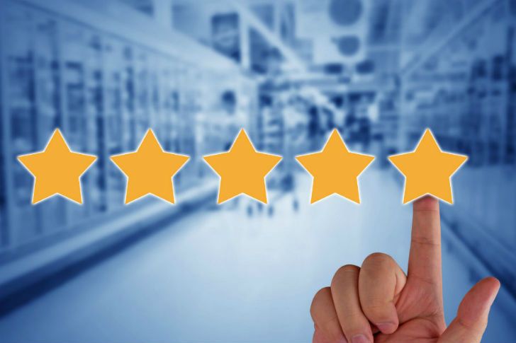 5 gold stars SEO rating with hand clicking on the last star
